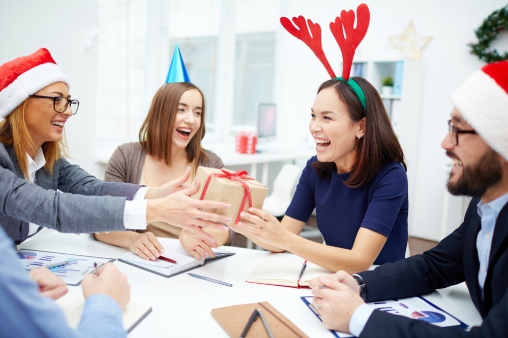 Idées de cadeaux de noël à s'offrir entre collègues