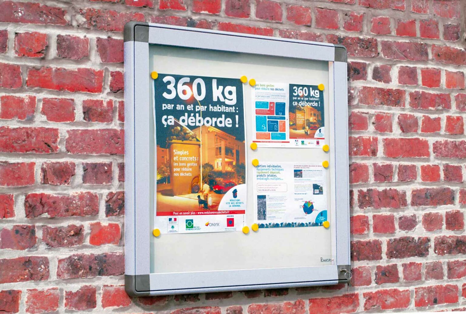 VITRINES D’AFFICHAGE
