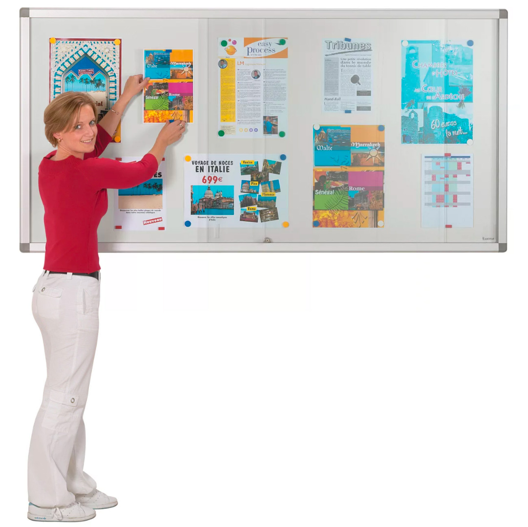VITRINES D’AFFICHAGE