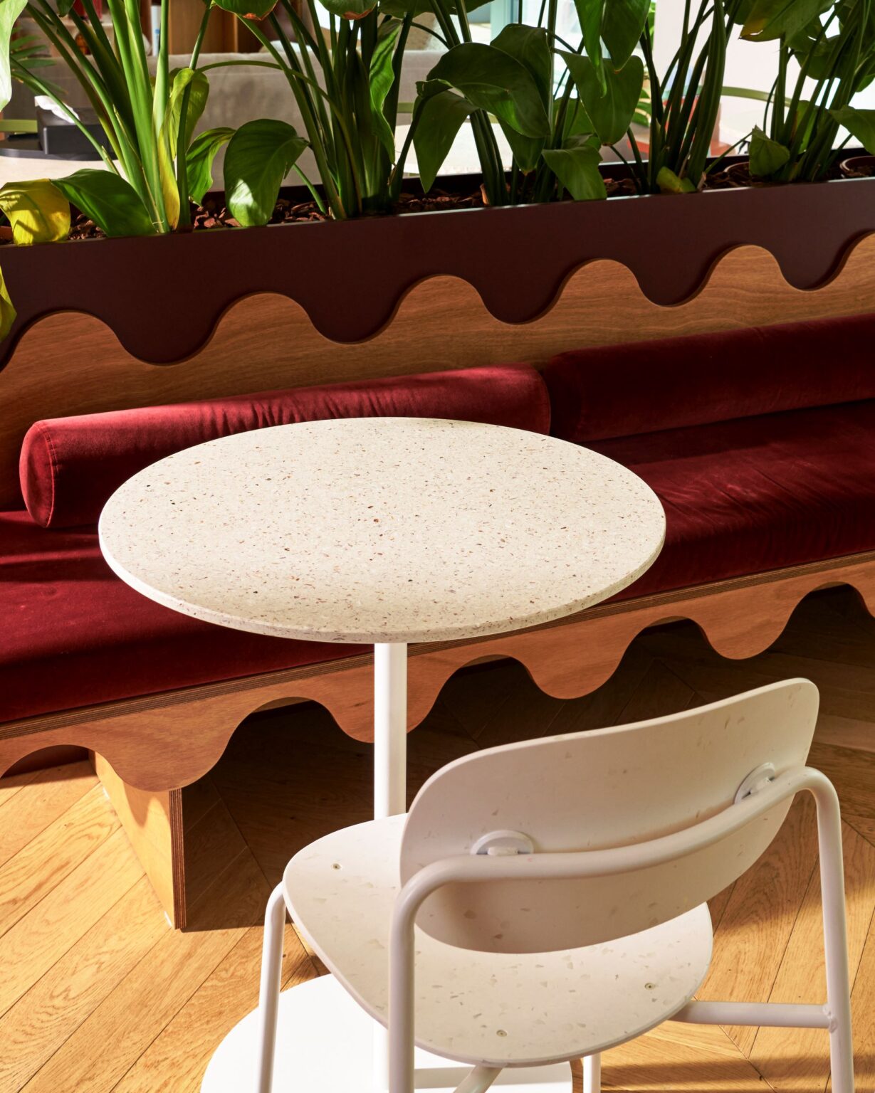 TABLE & MANGE DEBOUT TRINQUET